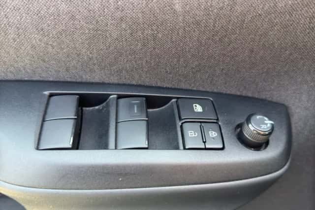 Toyota Yaris (2020) thumbnail 8