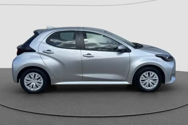Toyota Yaris (2020) thumbnail 2