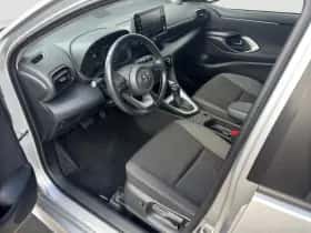 Toyota Yaris (2020) thumbnail 3