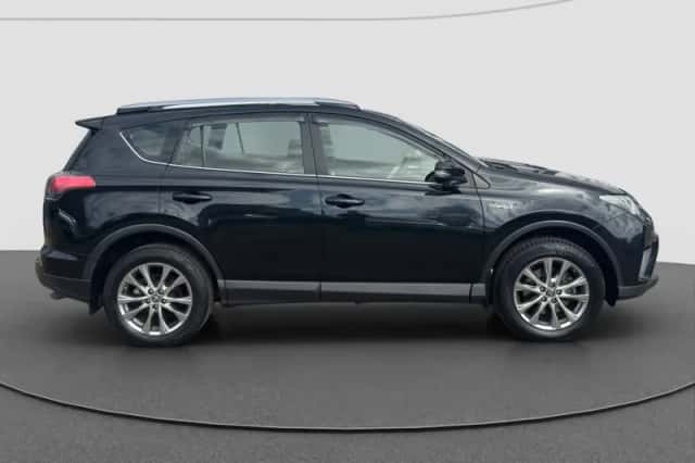 Toyota RAV4 (2018) thumbnail 2
