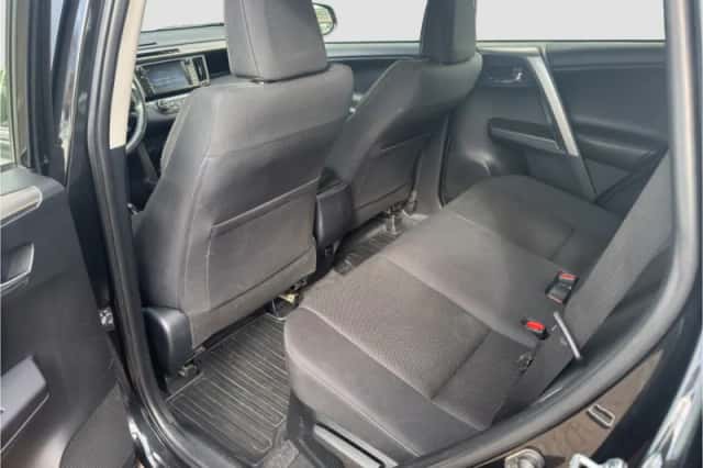 Toyota RAV4 (2018) thumbnail 12