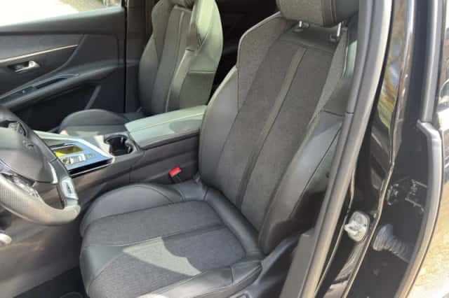 Peugeot 3008 (2019) thumbnail 22