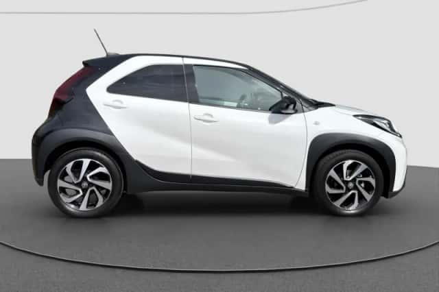 Toyota Aygo X (2022) thumbnail 2