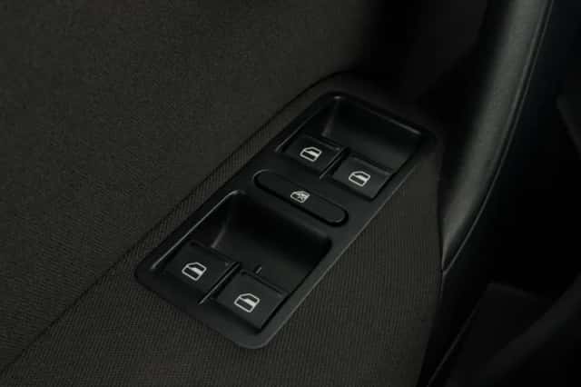 Volkswagen Polo (2012) thumbnail 18