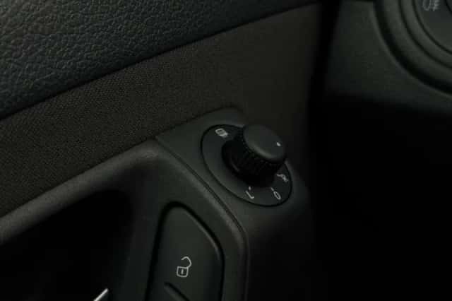 Volkswagen Polo (2012) thumbnail 19