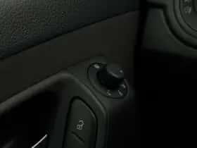 Volkswagen Polo (2012) thumbnail 19