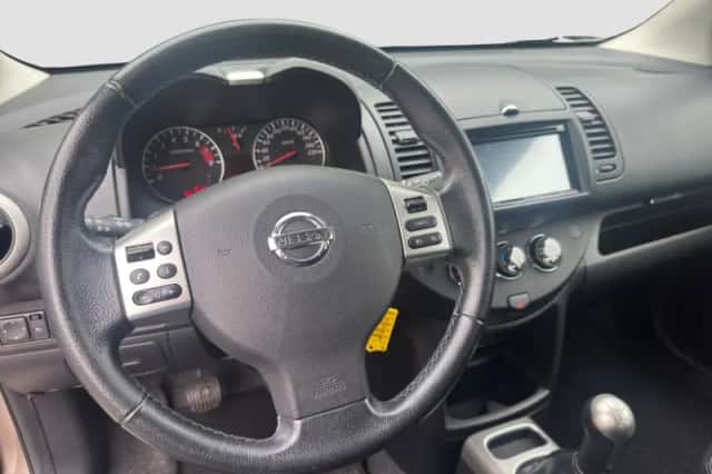 Nissan Note (2010) thumbnail 11