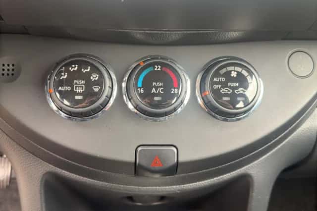 Nissan Note (2010) thumbnail 13