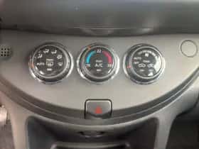 Nissan Note (2010) thumbnail 13