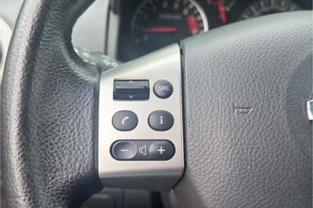 Nissan Note (2010) thumbnail 16