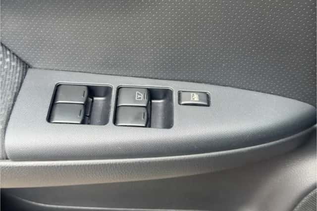 Nissan Note (2010) thumbnail 18