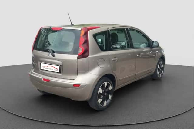 Nissan Note (2010) thumbnail 3