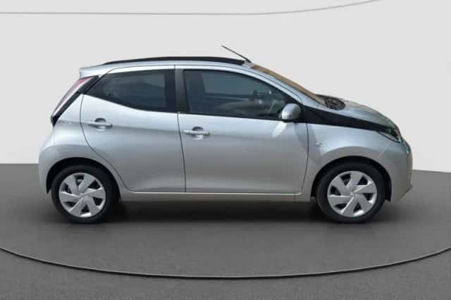 Toyota Aygo (2014) thumbnail 2