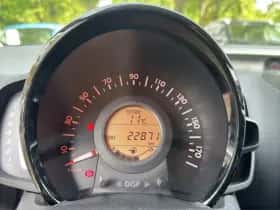 Toyota Aygo (2014) thumbnail 11