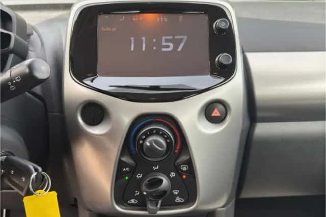 Toyota Aygo (2014) thumbnail 14