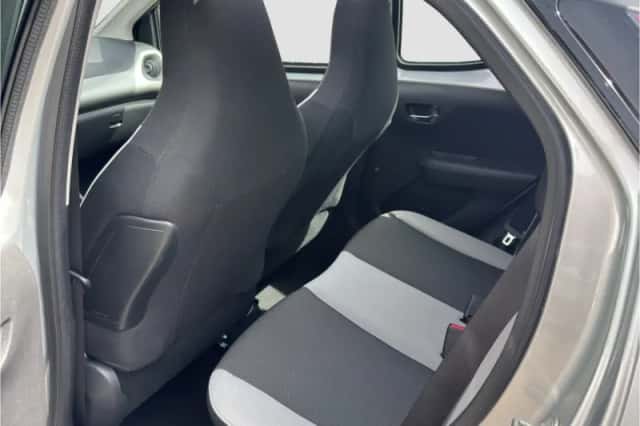Toyota Aygo (2014) thumbnail 16