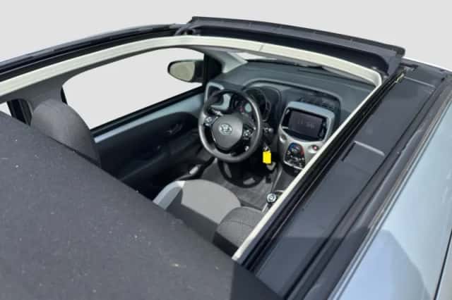 Toyota Aygo (2014) thumbnail 19