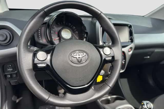 Toyota Aygo (2014) thumbnail 8
