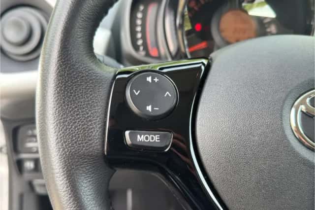 Toyota Aygo (2014) thumbnail 10