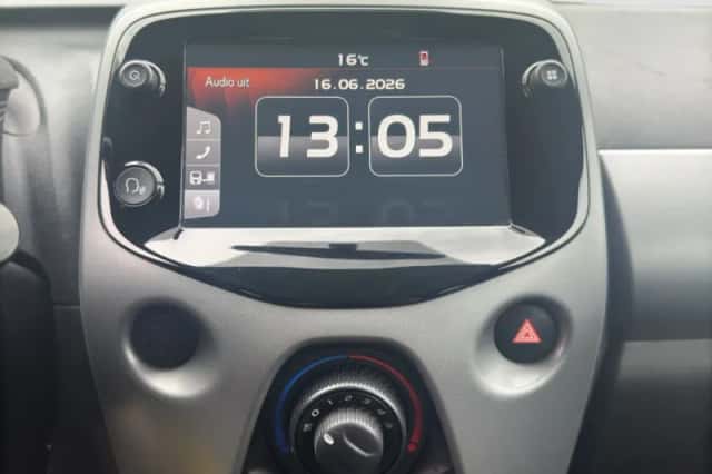 Toyota Aygo (2018) thumbnail 12