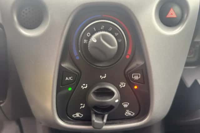 Toyota Aygo (2018) thumbnail 21