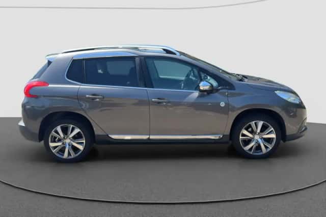 Peugeot 2008 (2016) thumbnail 2