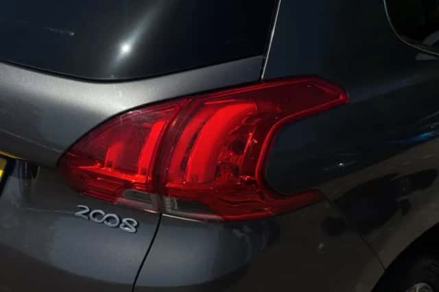 Peugeot 2008 (2016) thumbnail 21