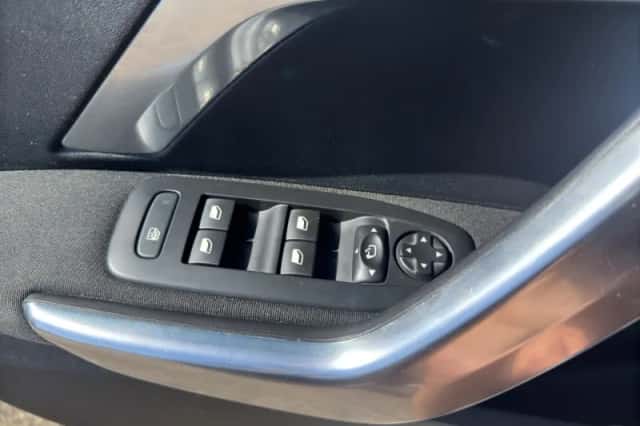 Peugeot 2008 (2016) thumbnail 9