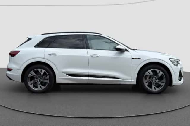 Audi e-tron (2019) thumbnail 2