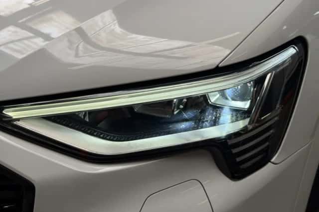 Audi e-tron (2019) thumbnail 25
