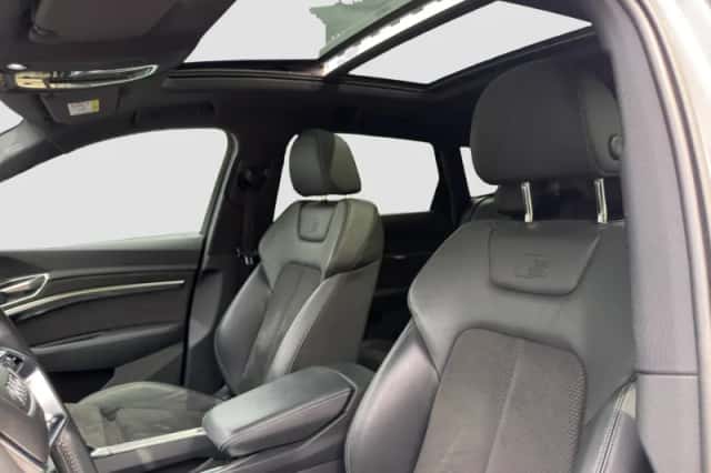 Audi e-tron (2019) thumbnail 5