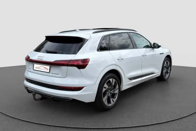 Audi e-tron (2019) thumbnail 7