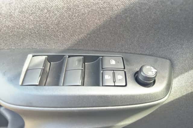 Toyota Yaris (2020) thumbnail 18