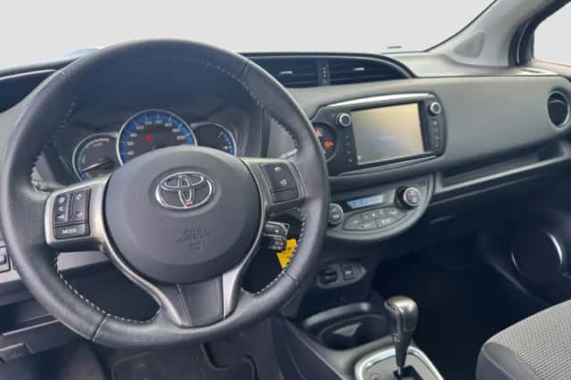 Toyota Yaris (2014) thumbnail 4
