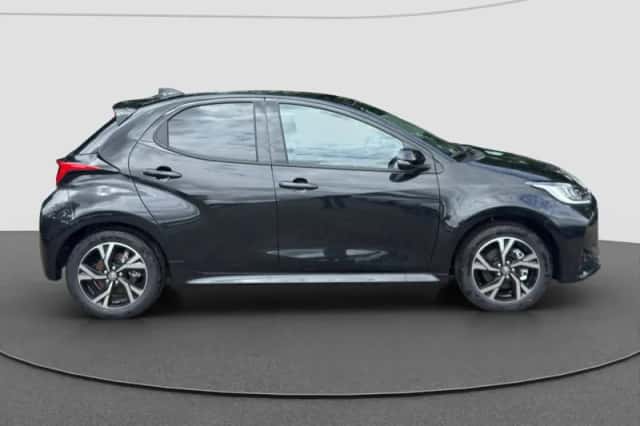 Toyota Yaris (2025) thumbnail 2