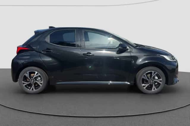 Toyota Yaris (2025) thumbnail 2