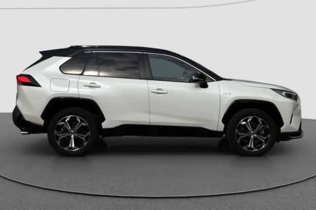Toyota RAV4 (2021) thumbnail 2