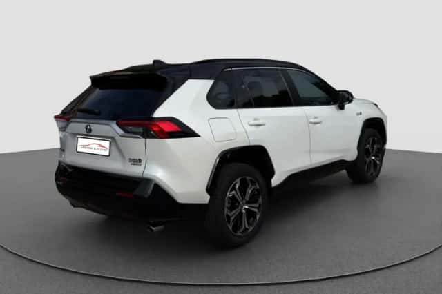 Toyota RAV4 (2021) thumbnail 6