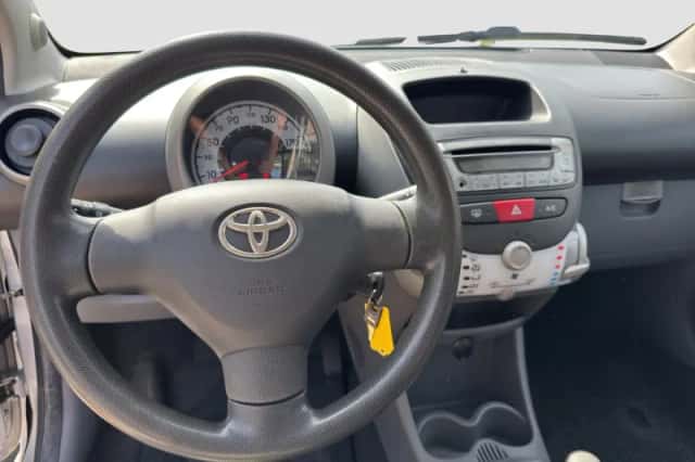 Toyota Aygo (2009) thumbnail 3
