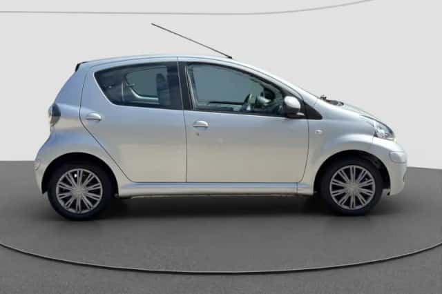 Toyota Aygo (2009) thumbnail 5