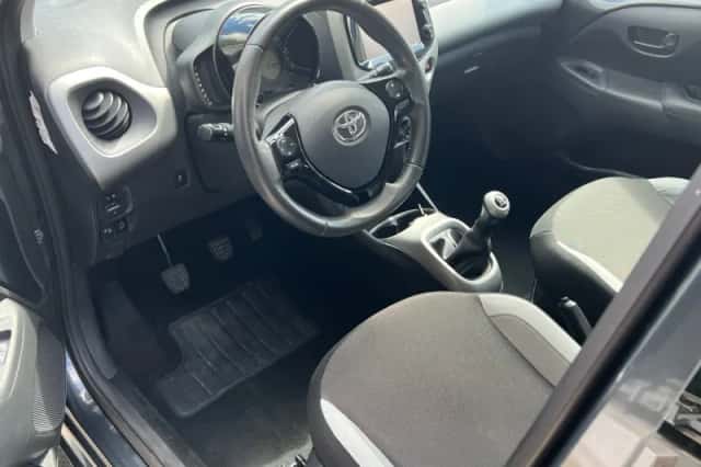 Toyota Aygo (2015) thumbnail 2
