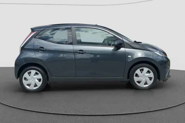 Toyota Aygo (2015) thumbnail 3