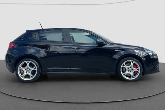 Alfa Romeo Giulietta (2016) thumbnail 2