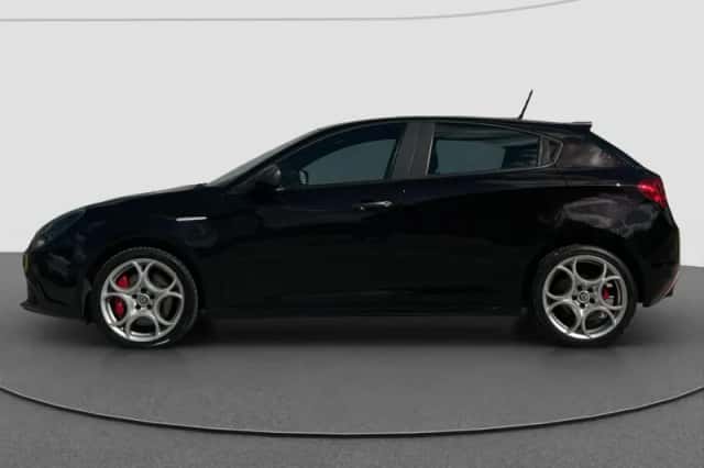 Alfa Romeo Giulietta (2016) thumbnail 5