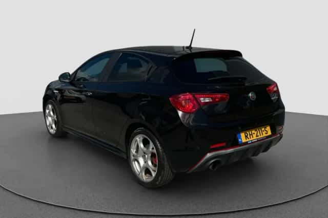 Alfa Romeo Giulietta (2016) thumbnail 6