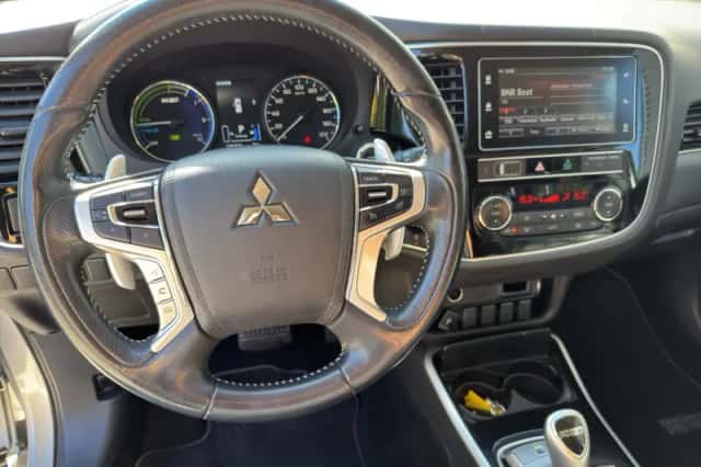 Mitsubishi Outlander (2018) thumbnail 4