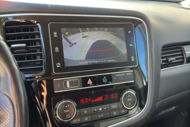 Mitsubishi Outlander (2018) thumbnail 5