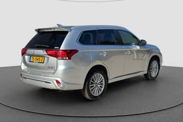 Mitsubishi Outlander (2018) thumbnail 6