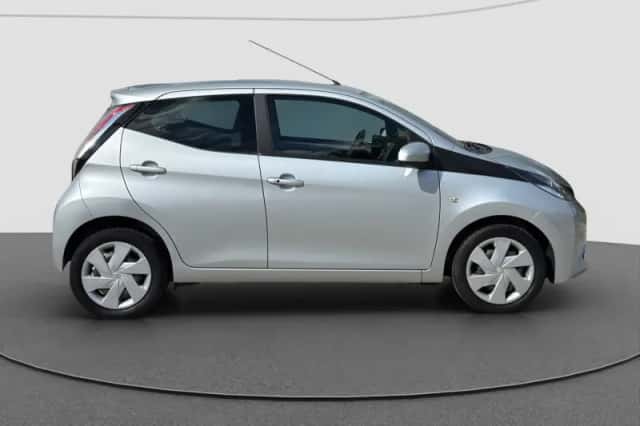 Toyota Aygo (2018) thumbnail 2
