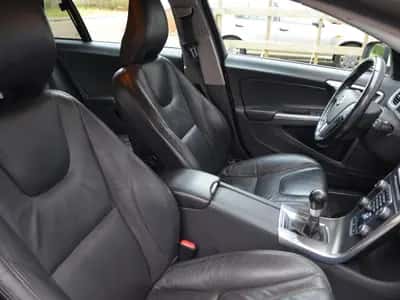 Volvo V60 (2013) thumbnail 2